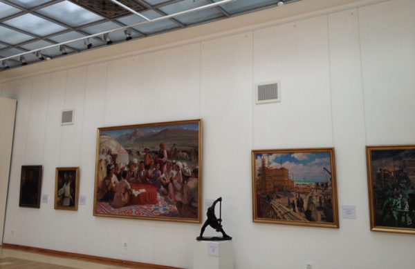 Музейная подвеска картин